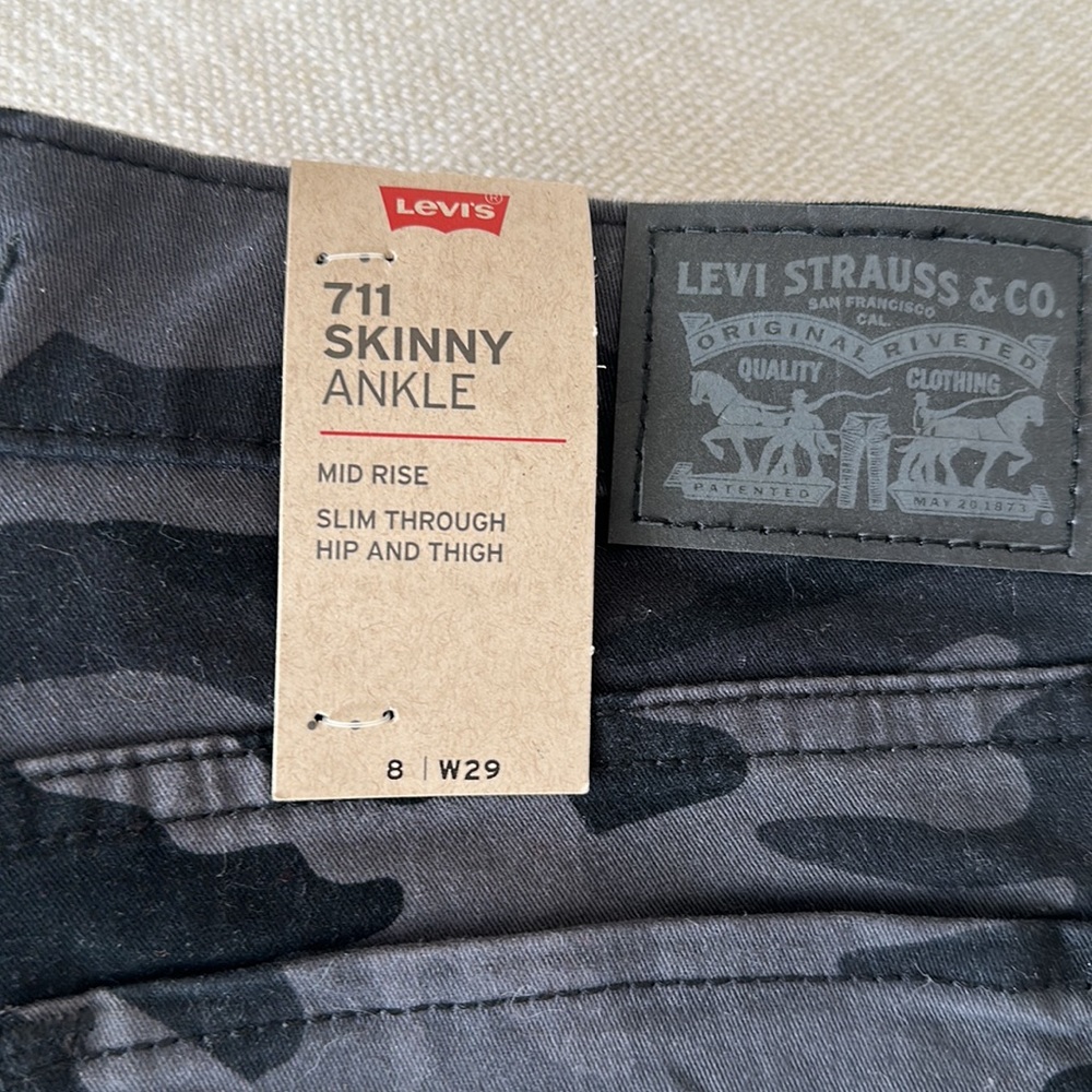 Levis 711 Skinny Ankle
